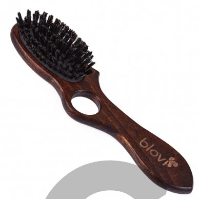 Blovi Brown Wood Brush 21 cm - mažas medinis šepetys su natūraliais šereliais ir skylute pirštui, skirtas trumpaplaukėms ir (arba) švelniaplaukėms veislėms