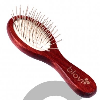 "Blovi Red Wood Pin Brush" - medinis ovalus mini šepetėlis su 18 mm metalineis smeigtukais, užsibaigiančiais rutuliuku