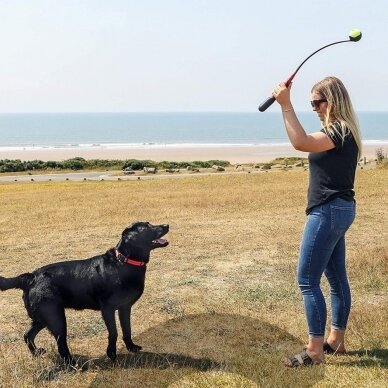 KONG HandiPOD Ball Launcher - šunų kamuoliukų paleidimo įrenginys su dėklu šunų ekskrementų maišeliams 4